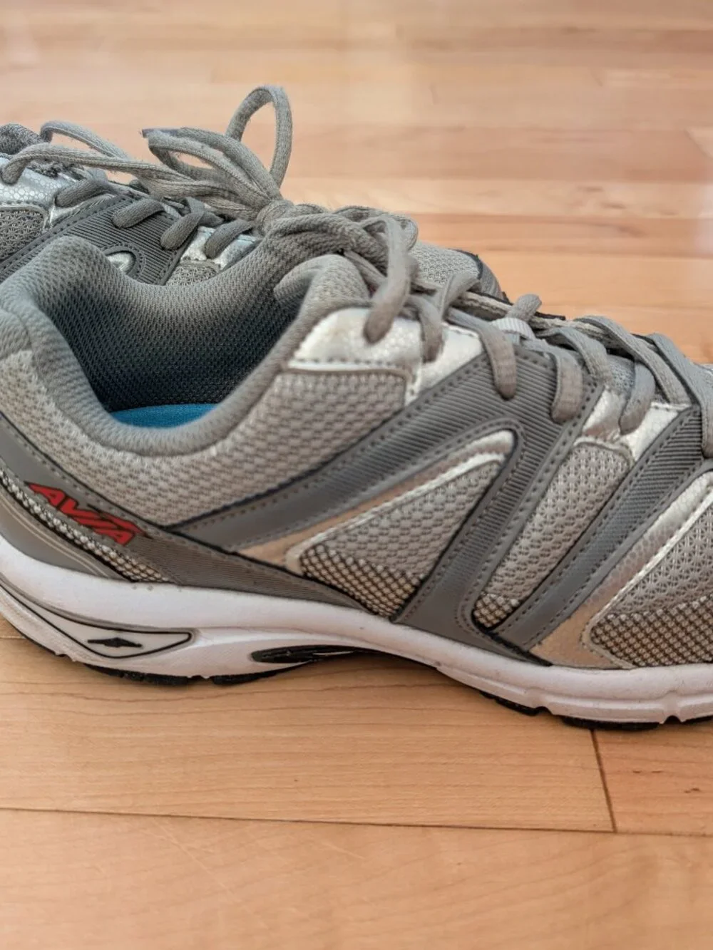 *NWOT* Avia Execute II Grey and Silver Athletic Sneakers - Size 8.5